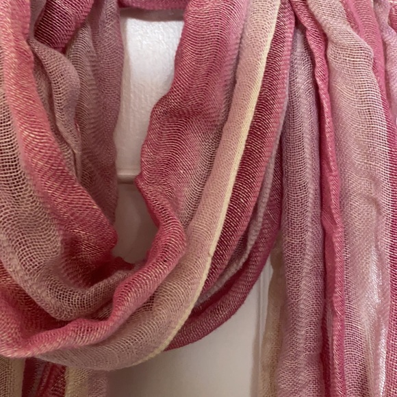 Pink and white scarf - Picture 2 of 2